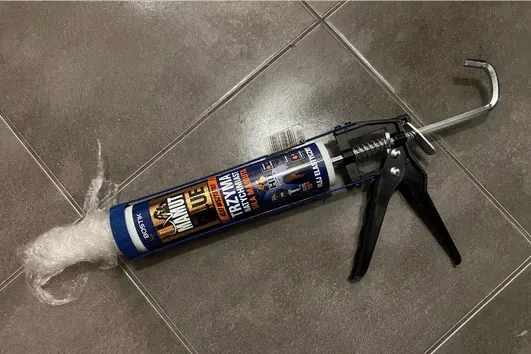 Jak długo schnie zaprawa klejowa? Czas schnięcia, który musisz znać