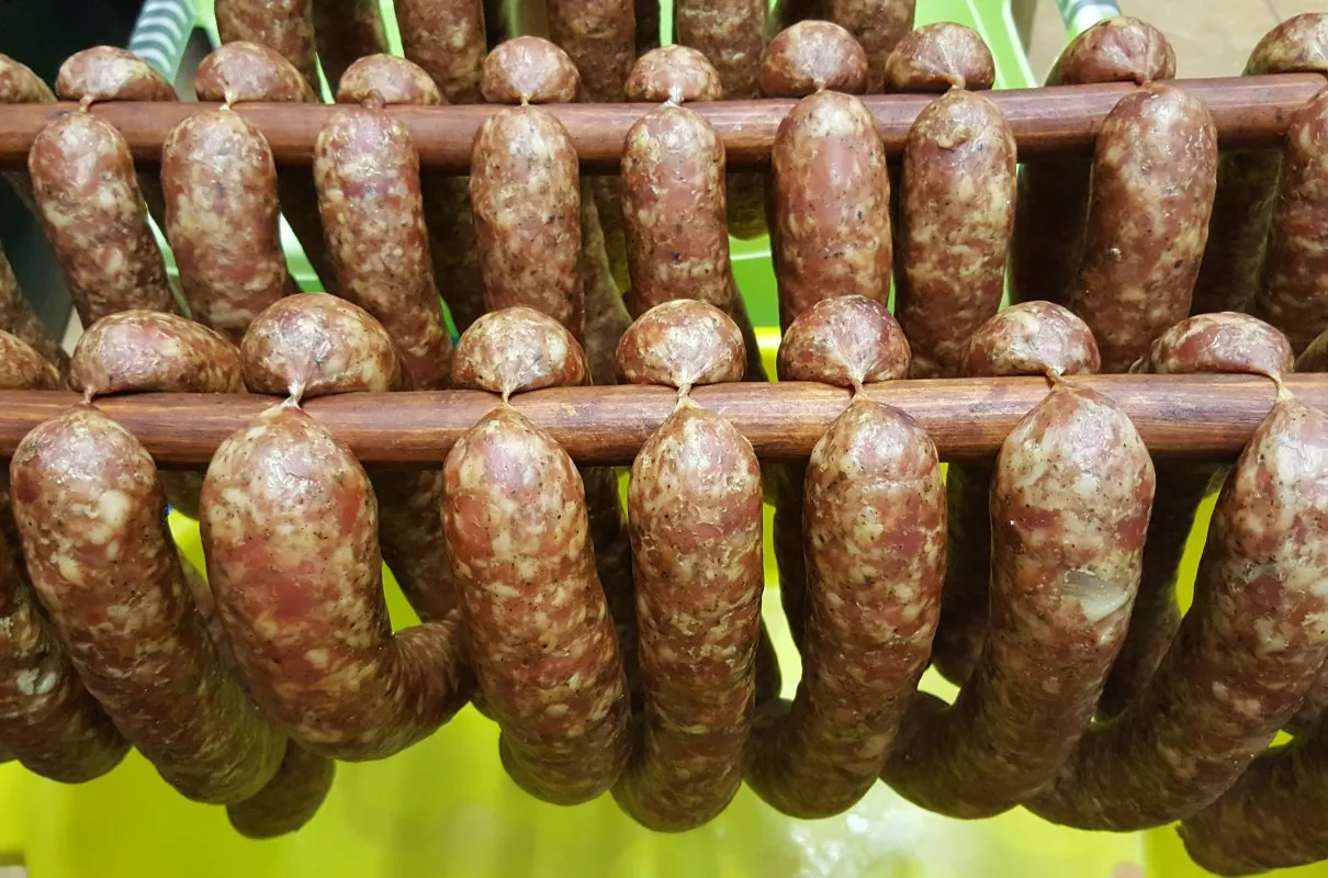 Przepis na kiełbasę z dzika i wieprzowiny - tradycyjny smak w domu