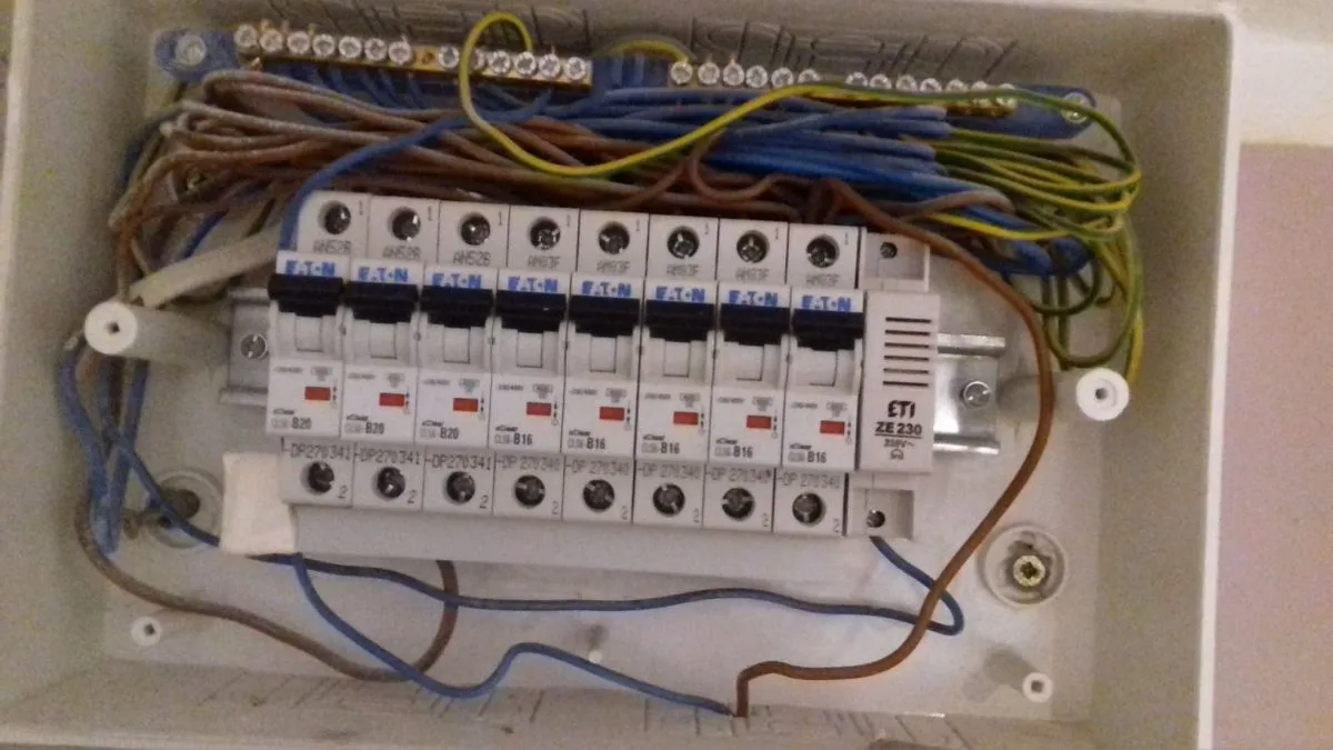 Jak sprawdzić który to kabel i uniknąć niebezpieczeństw w instalacji