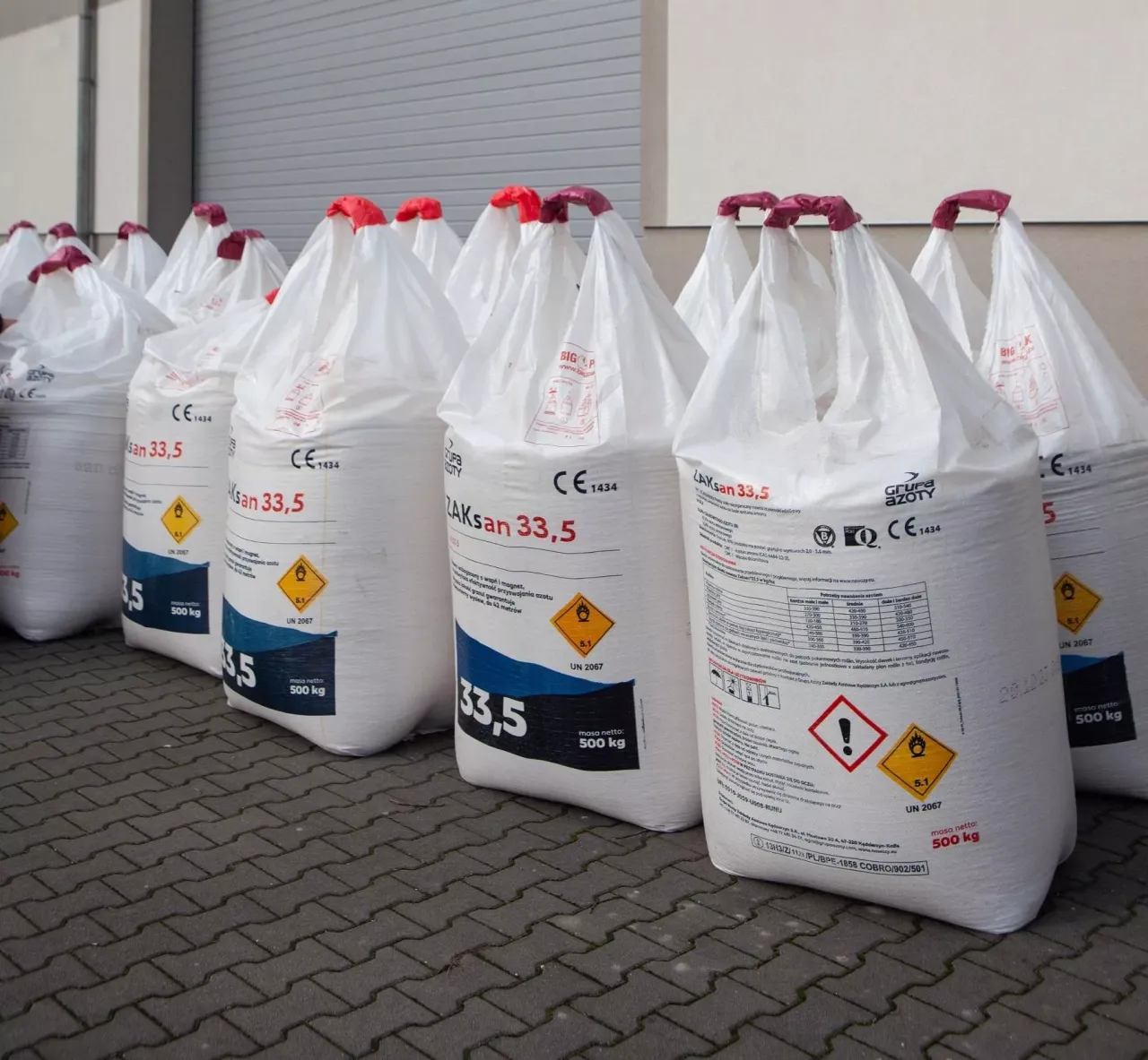 Ile kosztuje tona nawozu? Ceny nawozów, które zaskoczą rolników