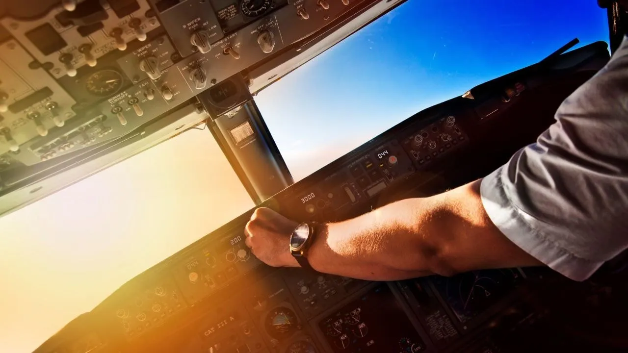 Ile zarabia pilot samolotu Wizz Air? Poznaj zaskakujące fakty o pensjach