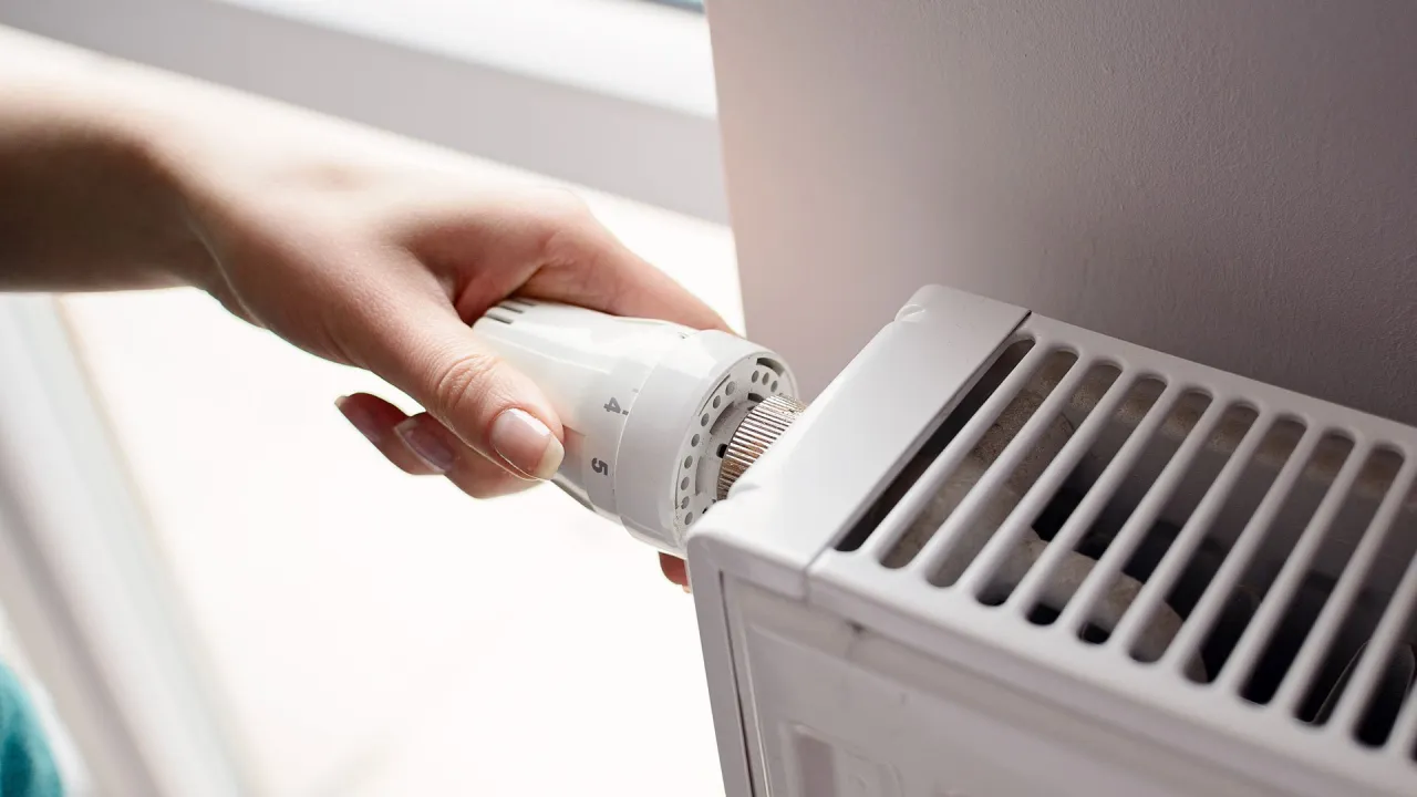 Jakie grzejniki do pompy ciepła wybrać? Opinie i porady użytkowników