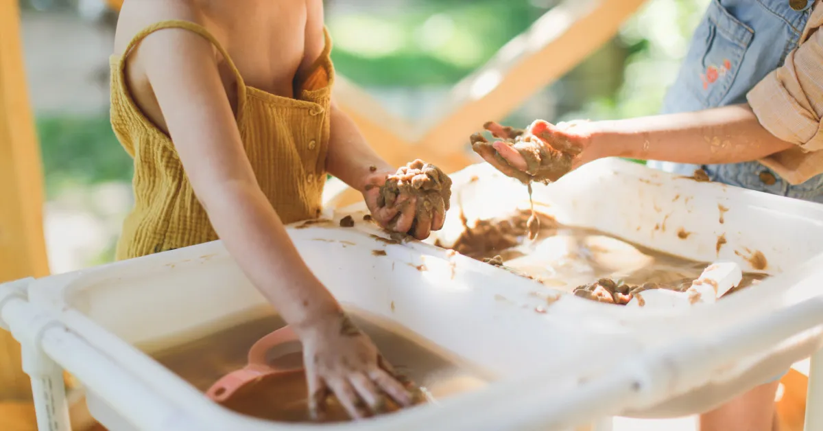 Zabawy sensoryczne dla 6 latka, które rozweselą i pobudzą zmysły