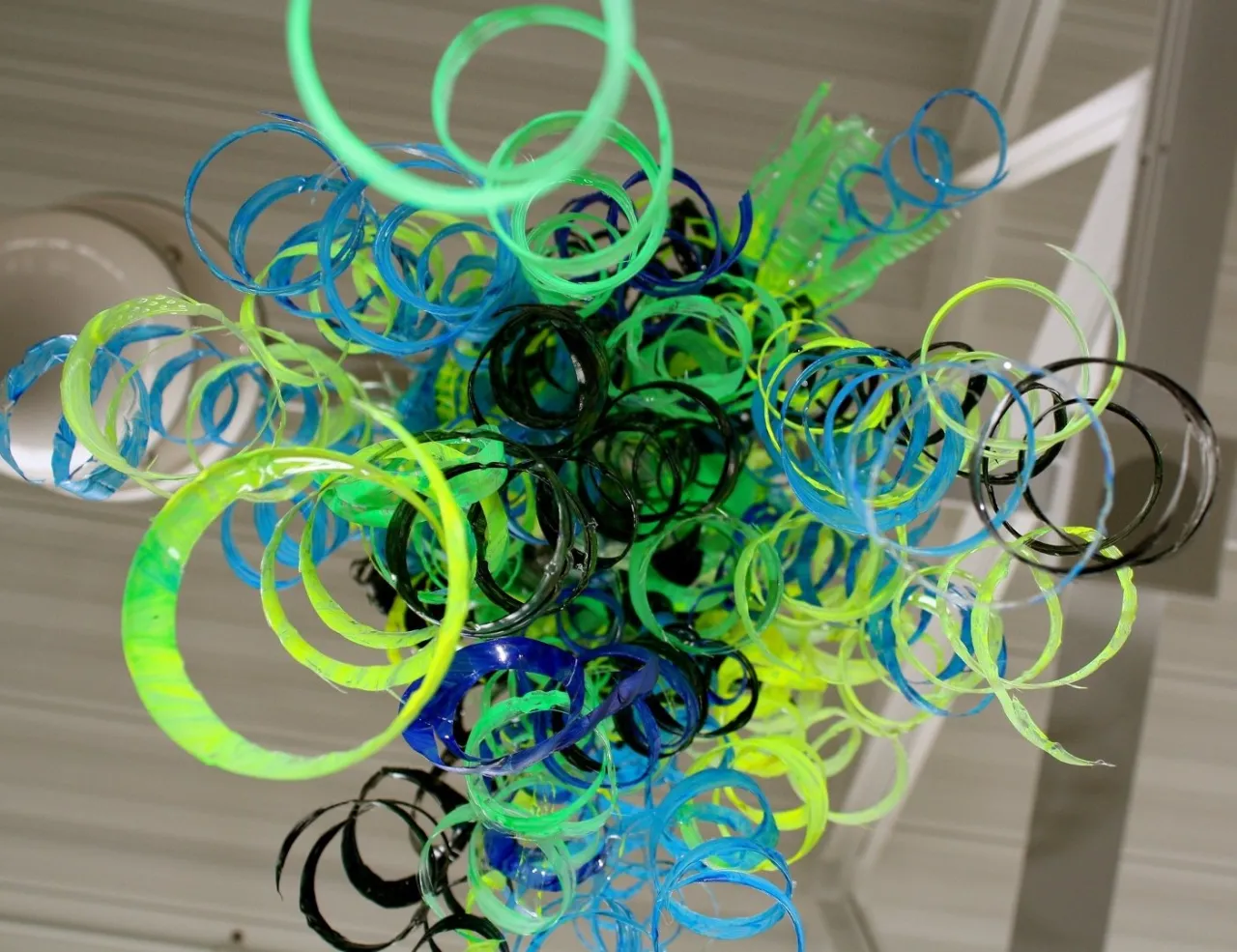 Jak tworzyć rzeczy z recyklingu? DIY, upcykling, polski design