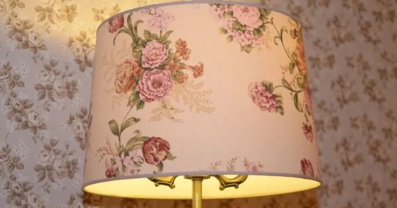 Jak zrobić abażur z firanki - proste kroki, które zachwycą każdego