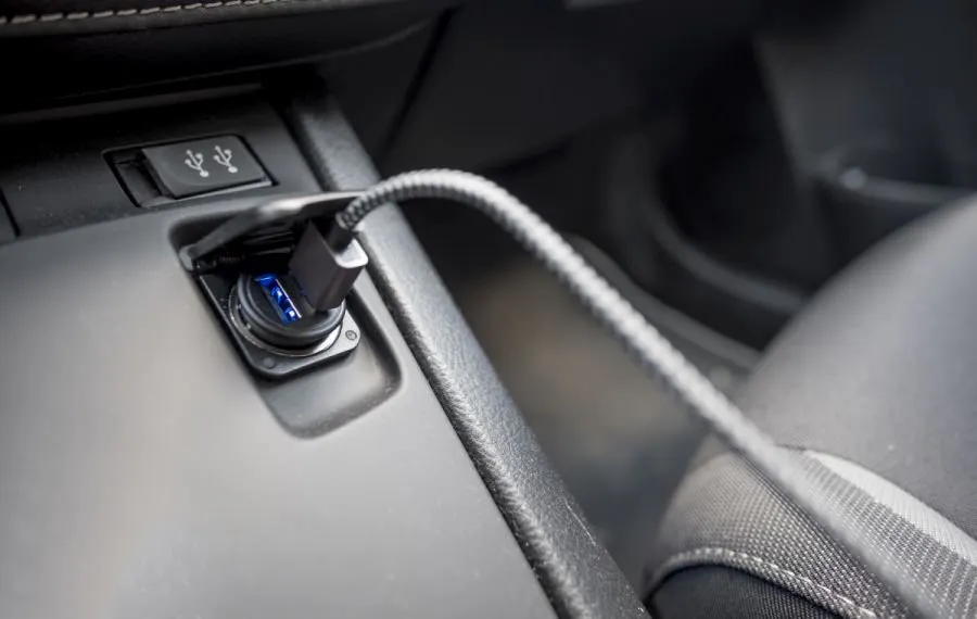 Jak działa transmiter FM Bluetooth? Odkryj jego tajemnice i zalety