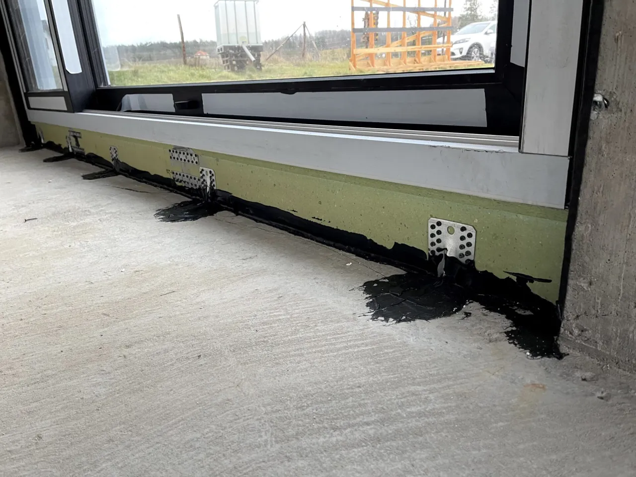 Podwalina pod okno tarasowe: jak wybrać i zamontować prawidłowo Podwalina pod okno tarasowe: jak wybrać i zamontować prawidłowo