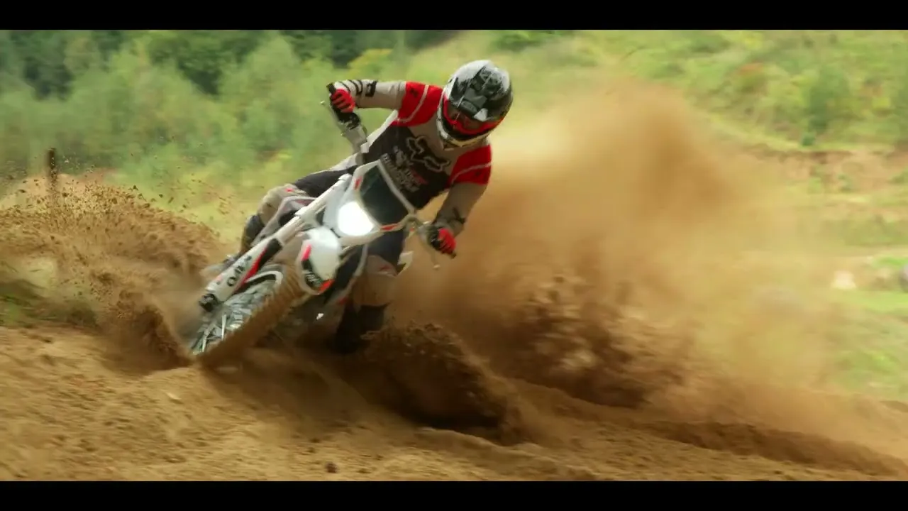 Enduro jak zacząć: Kluczowe wskazówki dla początkujących motocyklistów