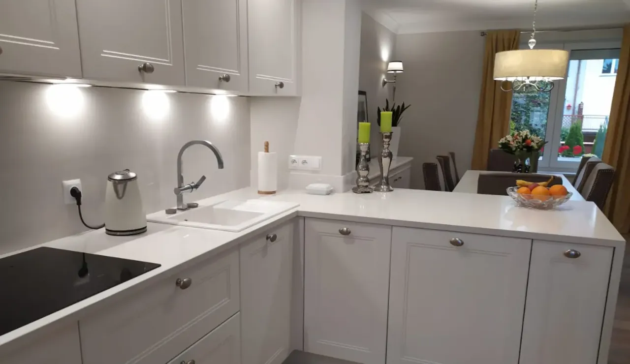 Konglomerat granitowy blat - idealne rozwiązanie do nowoczesnej kuchni