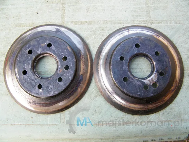 Jak zdemontować koło pasowe kosiarki? Przewodnik krok po kroku