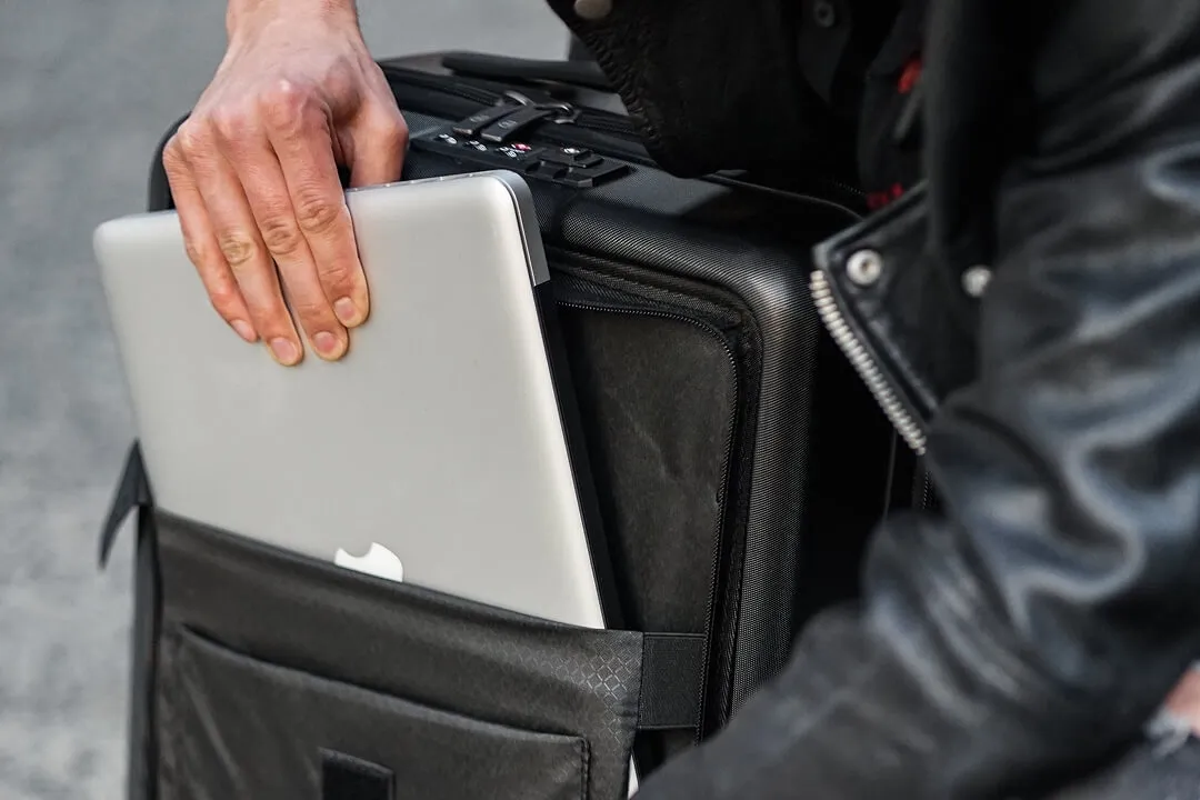 Czy trzeba podpisać walizkę do samolotu? Oto, co musisz wiedzieć