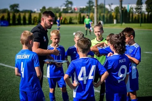 Treningi piłki nożnej: Ile kosztują? Poznaj pełny cennik i oszczędzaj