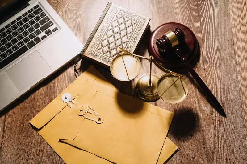 Adwokat czy radca prawny co lepsze? Kluczowe różnice i wybór