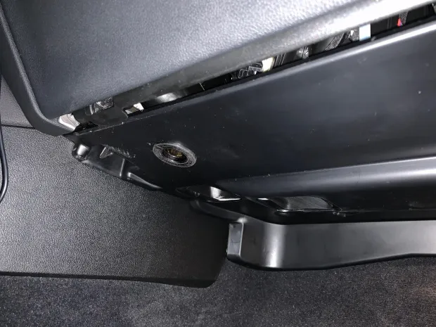 Gdzie są bezpieczniki w BMW X3 F25? Odkryj ich lokalizację i funkcje