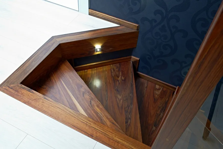 Jak zrobić schody z paneli: uniknij błędów i oszczędź czas