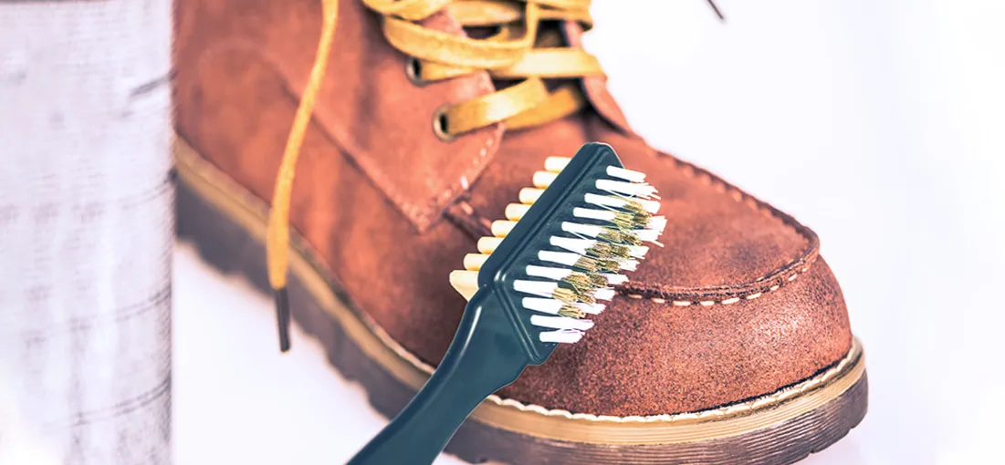 Jak czyścić buty zamszowe szczoteczką, aby uniknąć zniszczeń