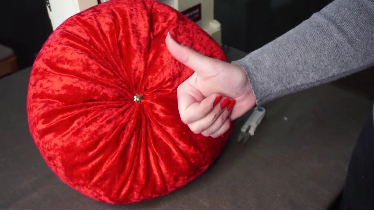 Jak uszyć pokrowiec na okrągłą poduszkę - proste kroki i porady