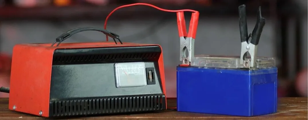 Ile kosztuje dobry prostownik? Poznaj ceny i funkcje, które warto mieć