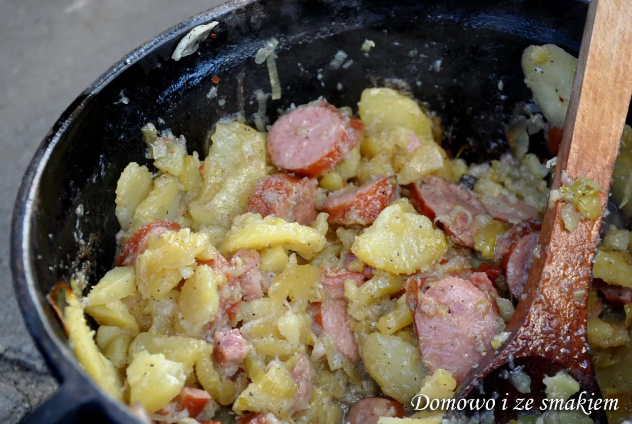 Zapiekanka ziemniaczana w kociołku: przepis i sekrety mistrza