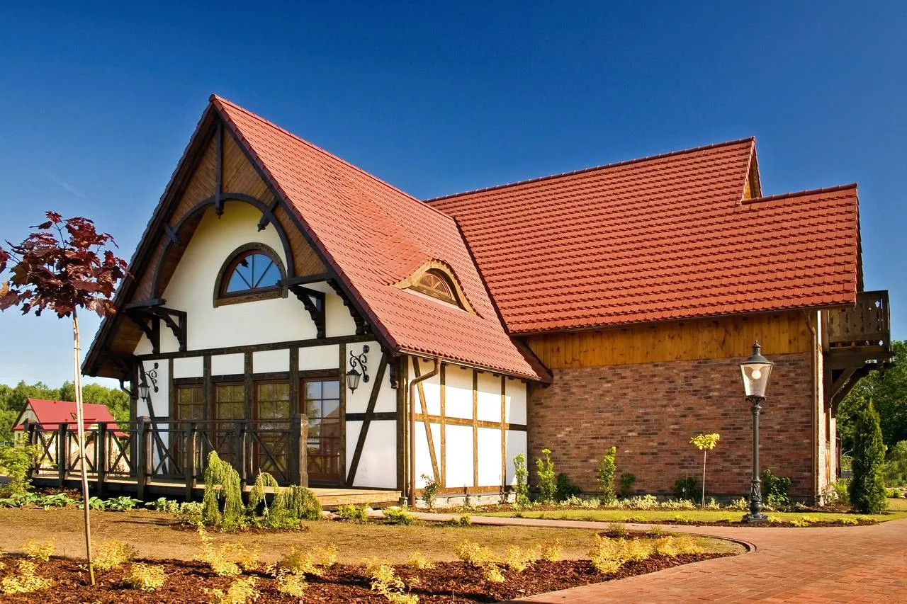 Ile dachówek karpiówek w koronkę potrzebujesz na m2 dachu?