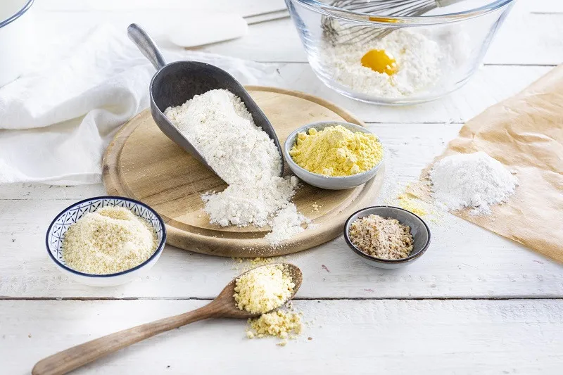 Czym zastąpić mąkę z ciecierzycy? Sprawdzone alternatywy bezglutenowe