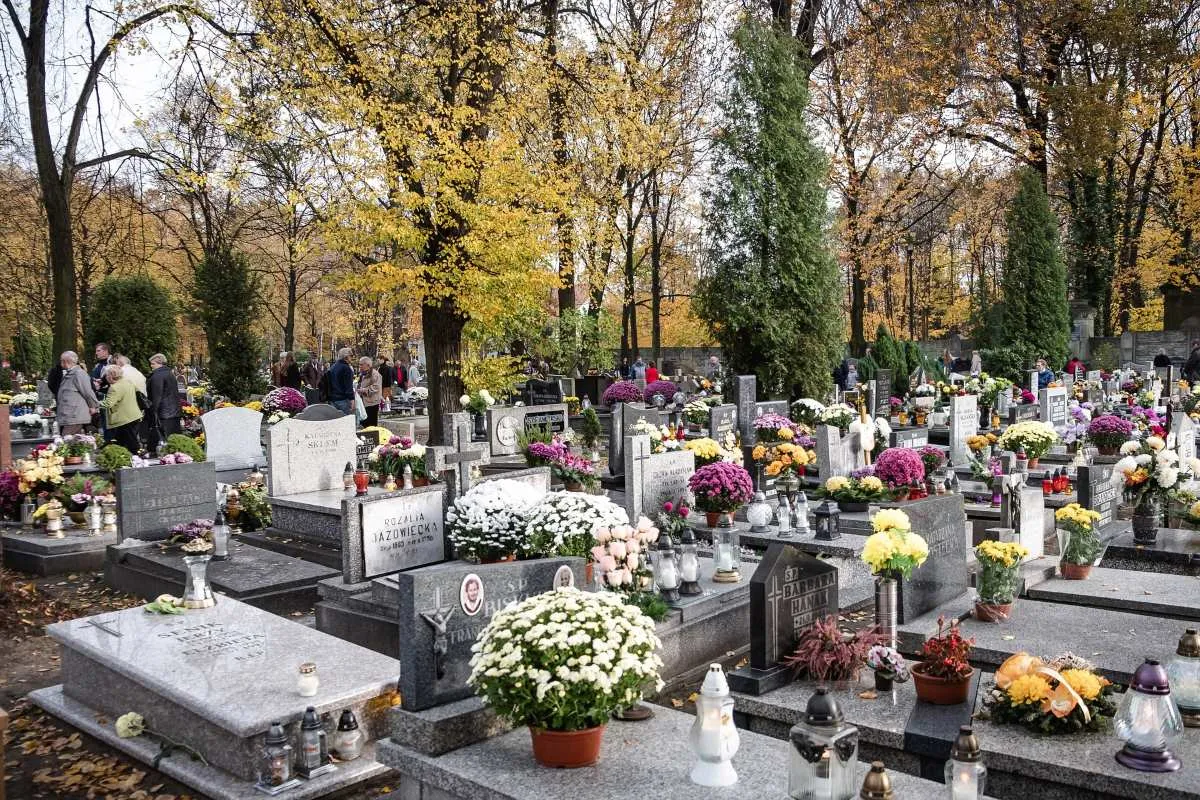 Cmentarze komunalne Katowice: przewodnik, lokalizacje, opłaty