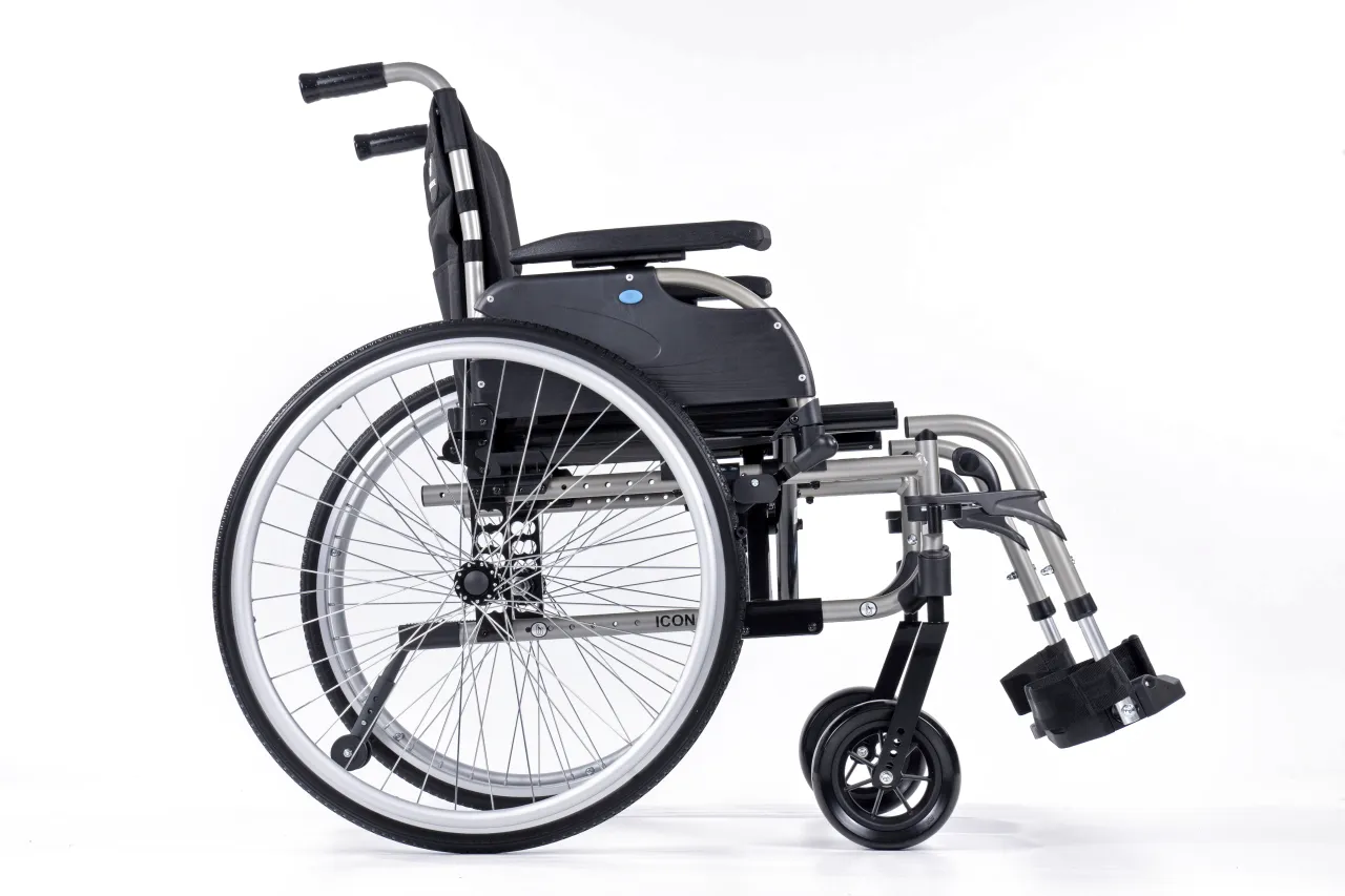 Wózek inwalidzki: koła pełne czy pompowane - co wybrać dla komfortu?