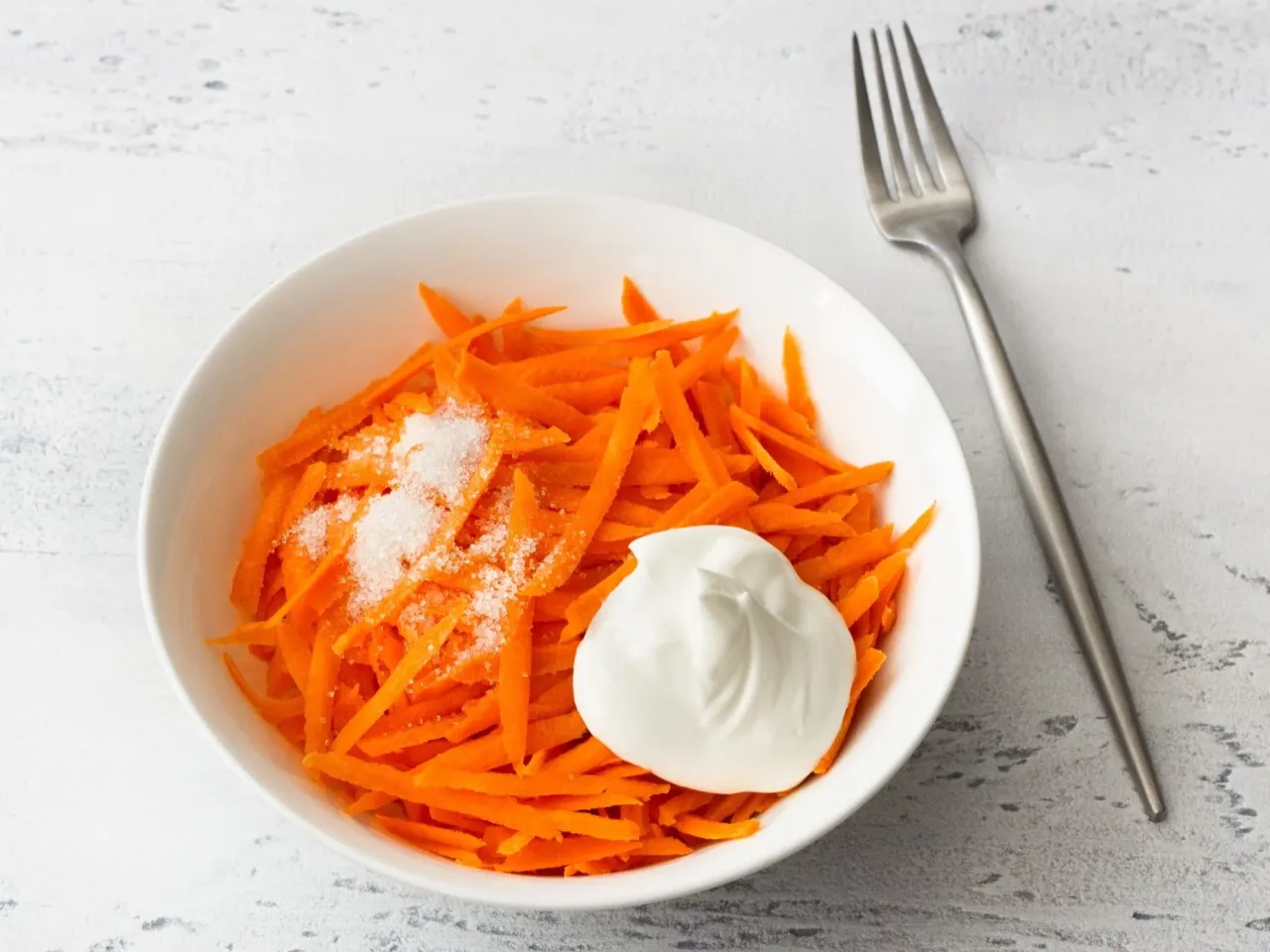 Prosty przepis na sałatkę z marchewki – smaczna i zdrowa w kilka minut