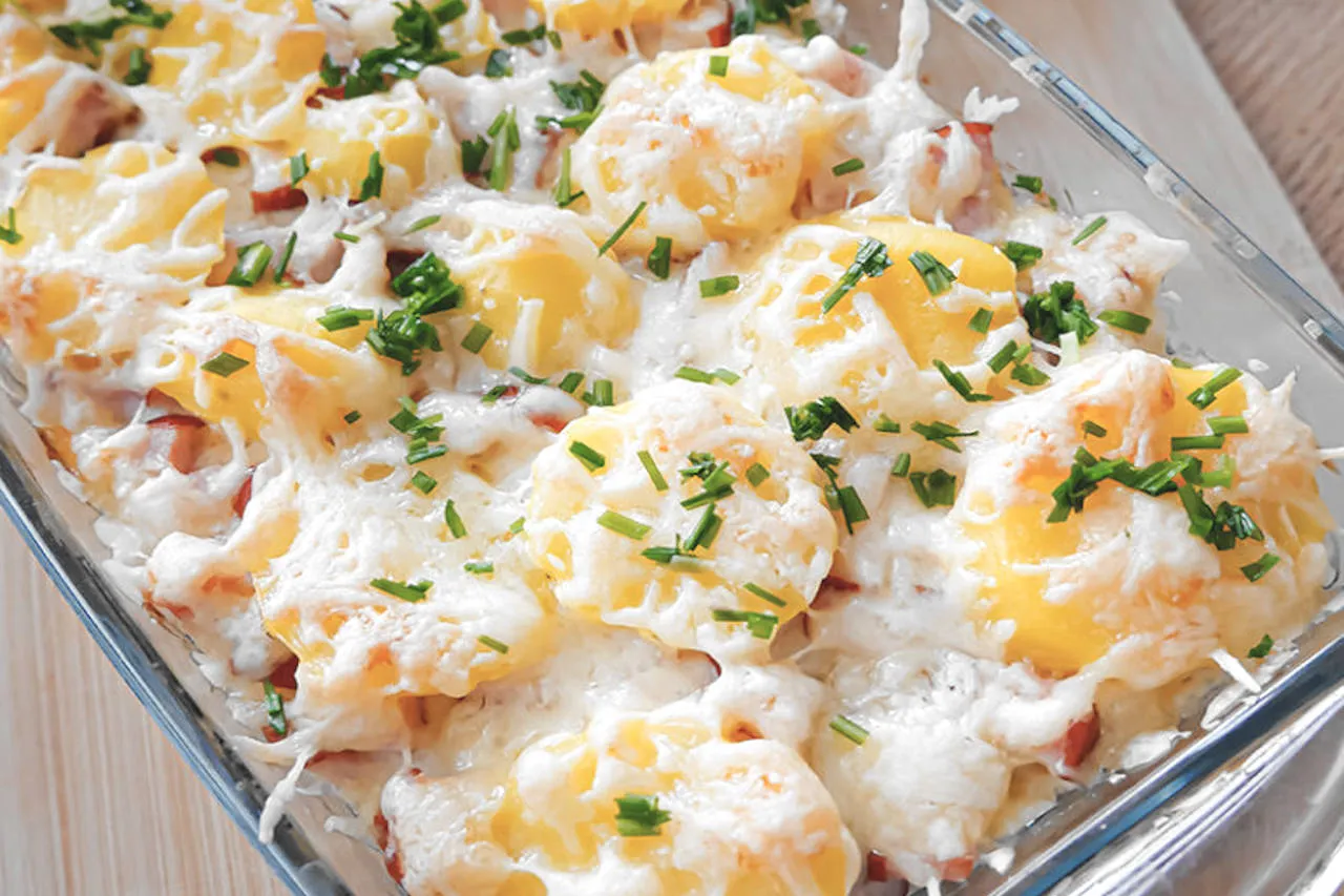 Pyszna zapiekanka z gotowanych ziemniaków tłuczonych na szybki obiad