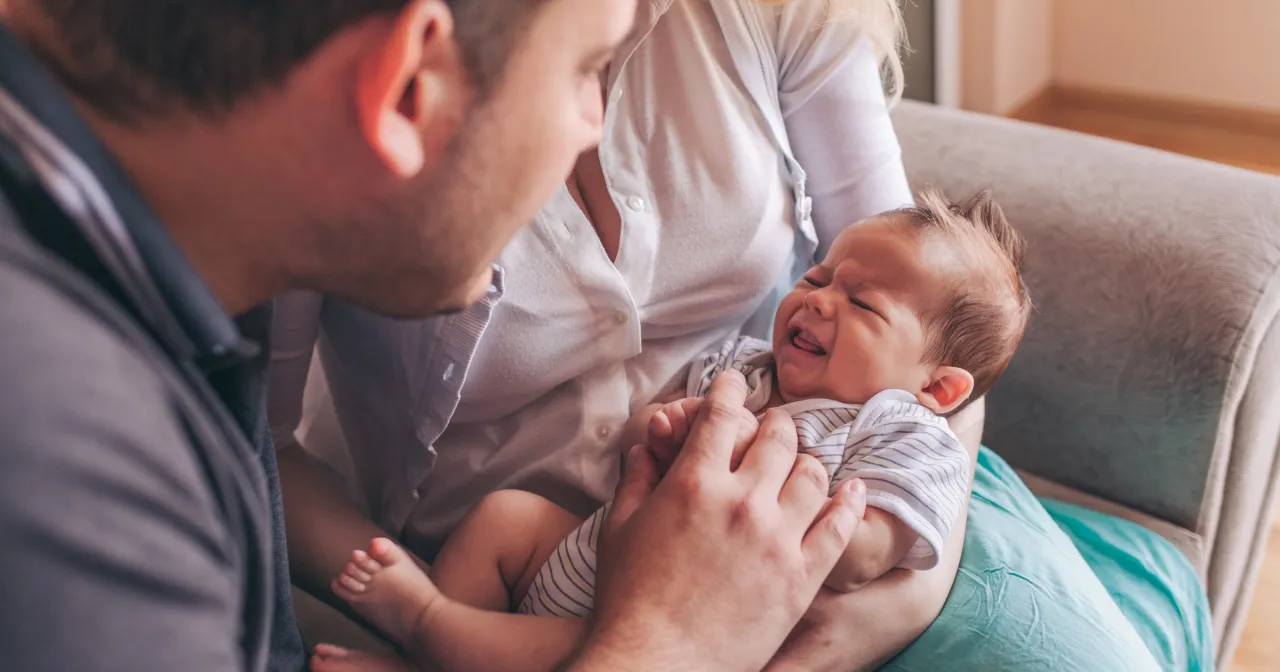 Zapalenie jelit u niemowlaka objawy, które mogą zaniepokoić rodziców