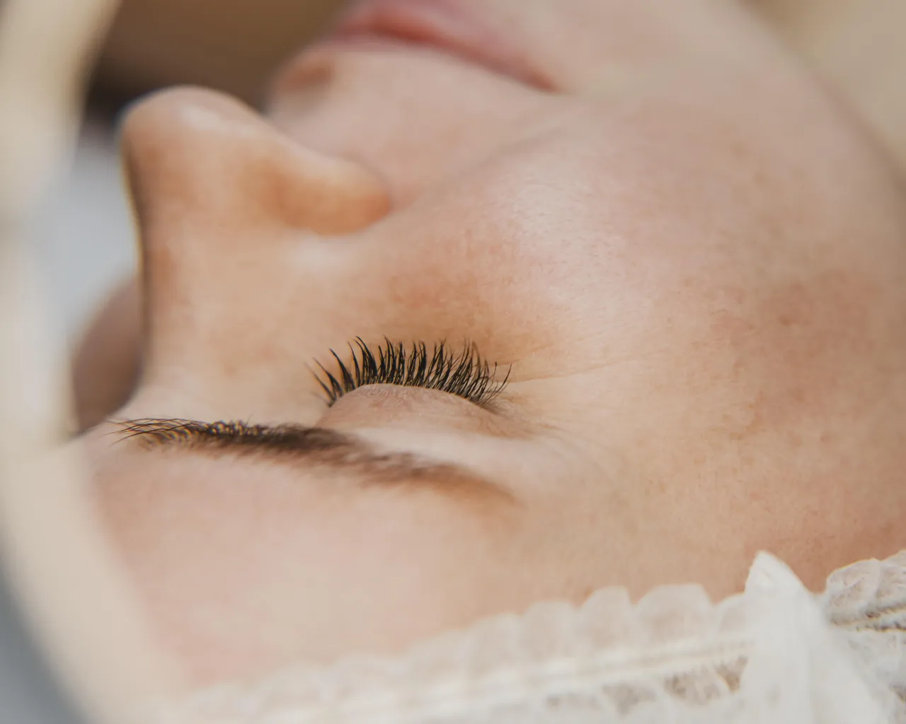 Odkryj najlepsze preparaty do koreańskiej laminacji rzęs