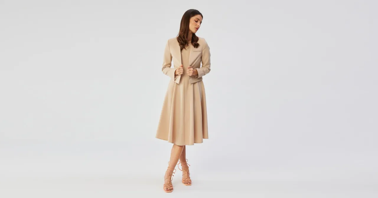 Jak ubrać się na komunię? Eleganckie stylizacje dla gości