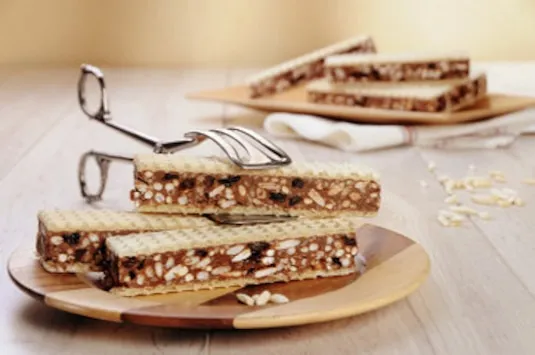 Proste przepisy na ciasta bez pieczenia z durszlaka, które zachwycą