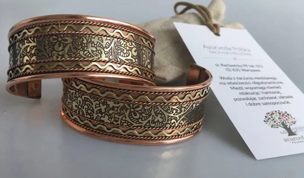 Dlaczego bransoletka miedziana brudzi podczas noszenia i jak temu zapobiec