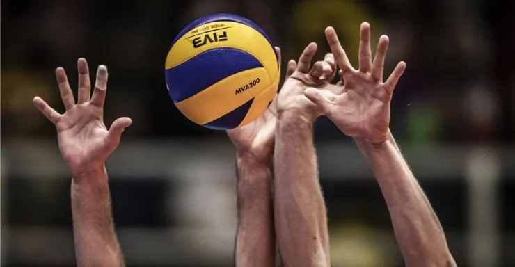 W jaki sposób siatkarze poprawiają swoje umiejętności blokowania. Analiza najlepszych metod.