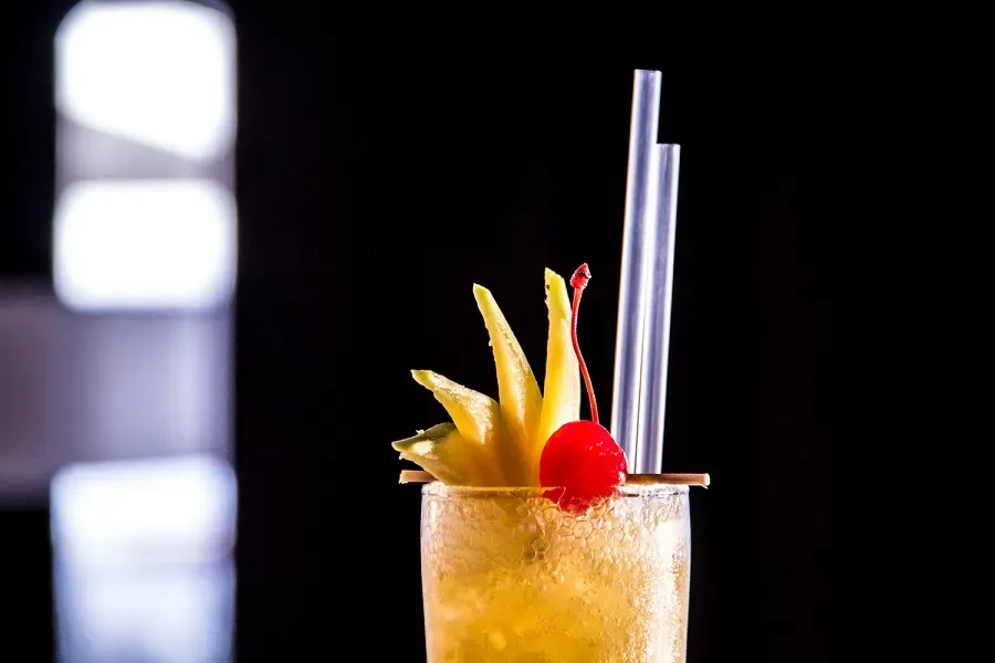 Najlepsze przepisy na orzeźwiające drinki z wódką mango, które musisz spróbować