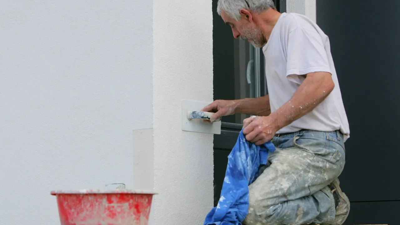 Ile kosztuje położenie tynku na elewacji? Ceny i porównanie