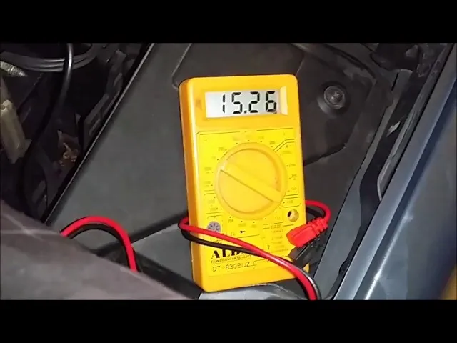 Akumulator się ładuje? Sprawdź to! Multimetr i szybka diagnoza.