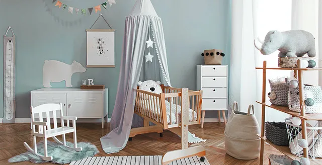 Urokliwy Kącik Dziecka: 7 Stylowych Baldachimów nad Łóżkiem