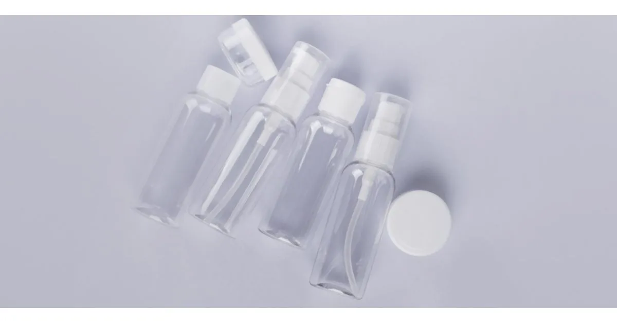 Czy kosmetyki muszą być w przezroczystym opakowaniu podczas podróży?