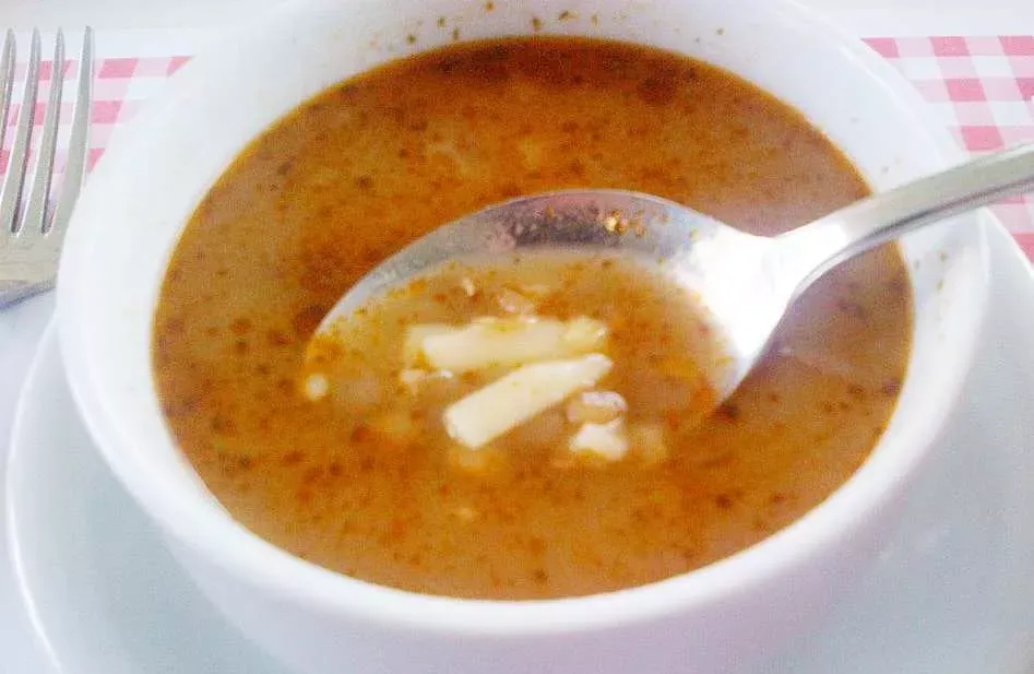 Turecka zupa z kurczaka, której nie możesz przestać jeść – przepis na smakowitość