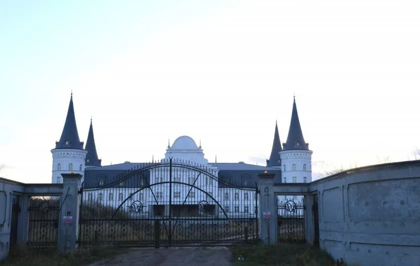 Hotel Cztery Wieże Katarzynin: Kiedy otwarcie? Poznaj prawdę!