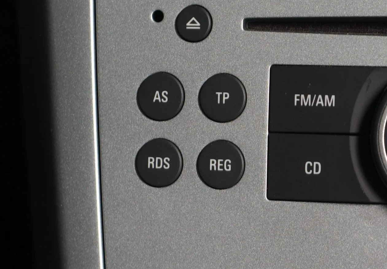 Co to jest RDS w radiu samochodowym i jak poprawia jakość odbioru