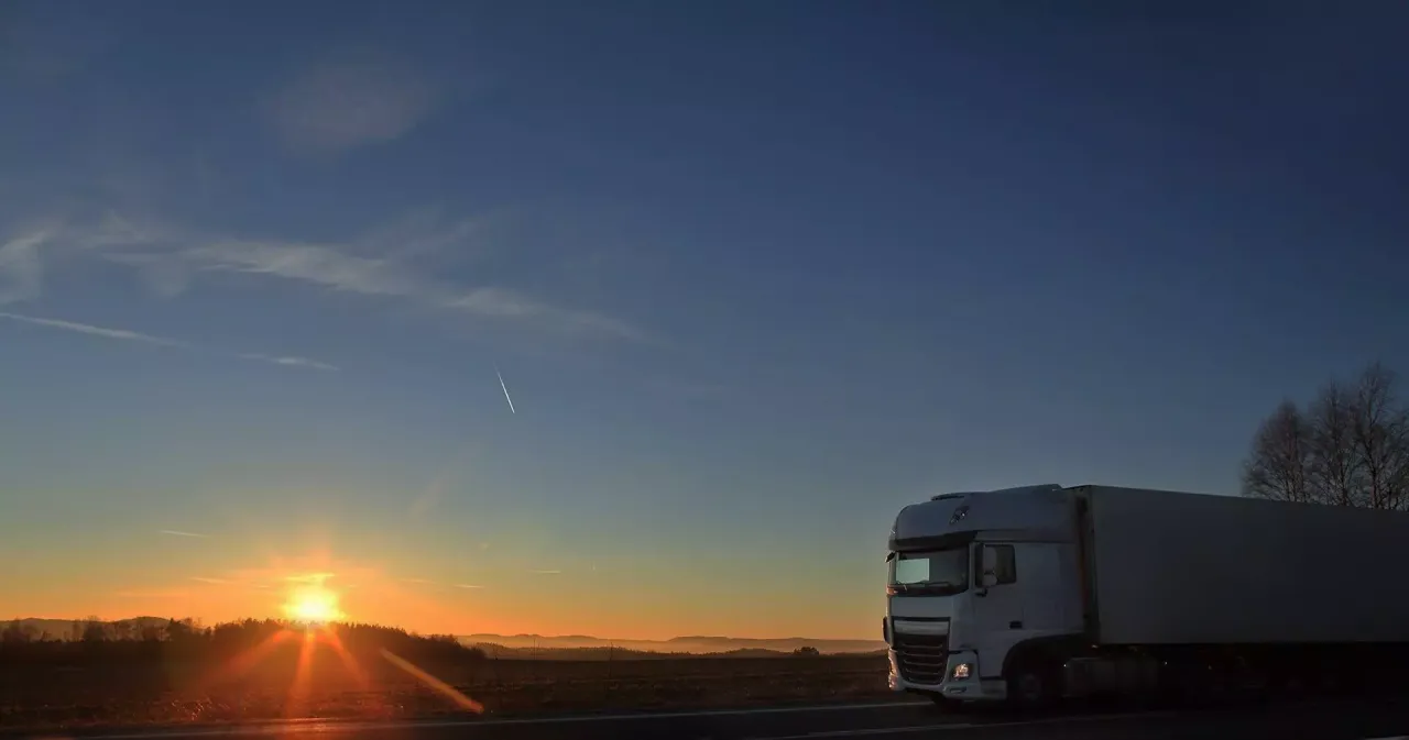 Ile trwa staż? Rodzaje, limity i Twoje prawa Maks Czerwiński