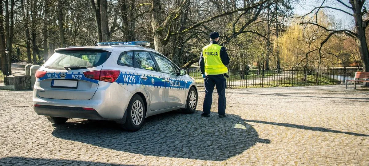 Ile się zarabia w policji? Poznaj pensje i możliwości awansu