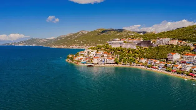 Jakie morze jest w Albanii? Odkryj różnice między Adriatykiem a Jońskim