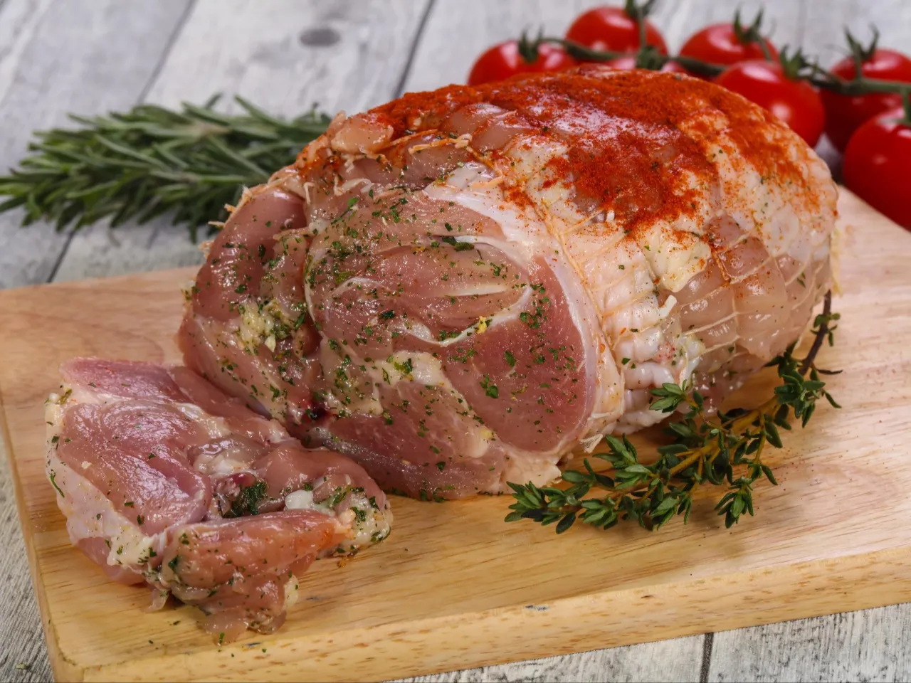 Jak zrobić wędlinę drobiową w domu - proste przepisy i porady