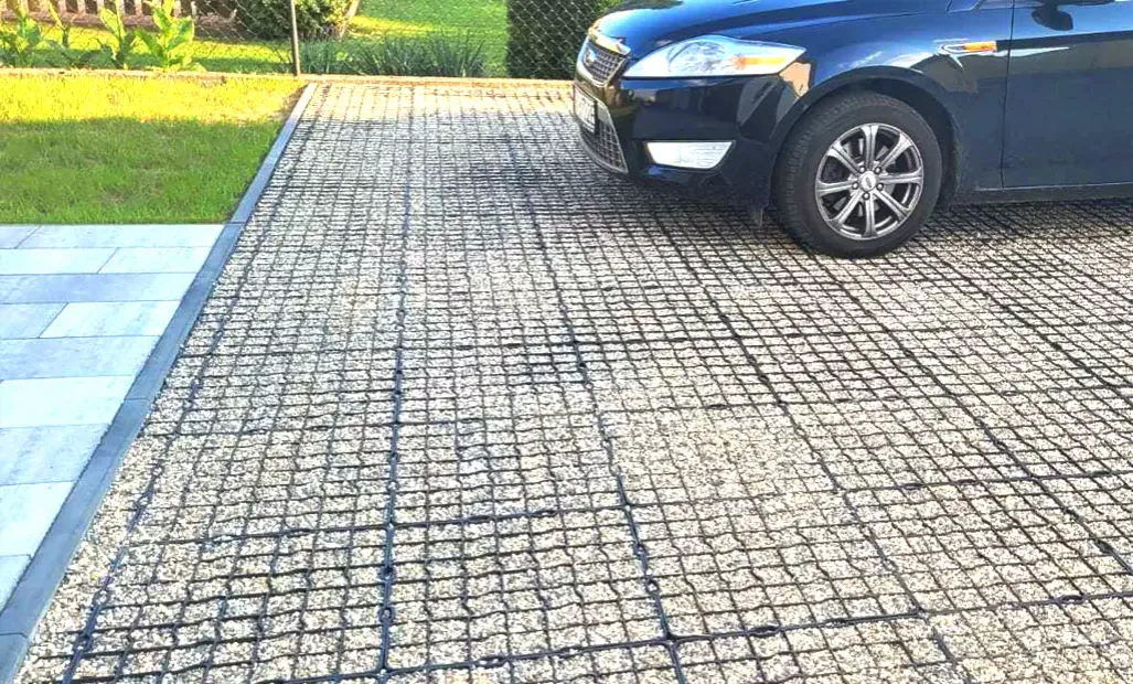 Jak wybrać najlepsze rozwiązanie plastikowej kratki na podjazd i jej zastosowanie