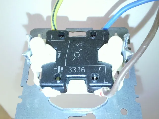 Jak podłączyć włącznik światła 3 kable - uniknij błędów przy instalacji