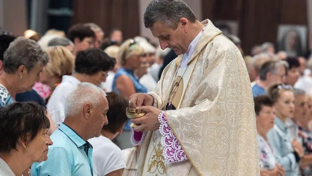 Grzechy a Komunia Święta: Kiedy spowiedź jest konieczna?